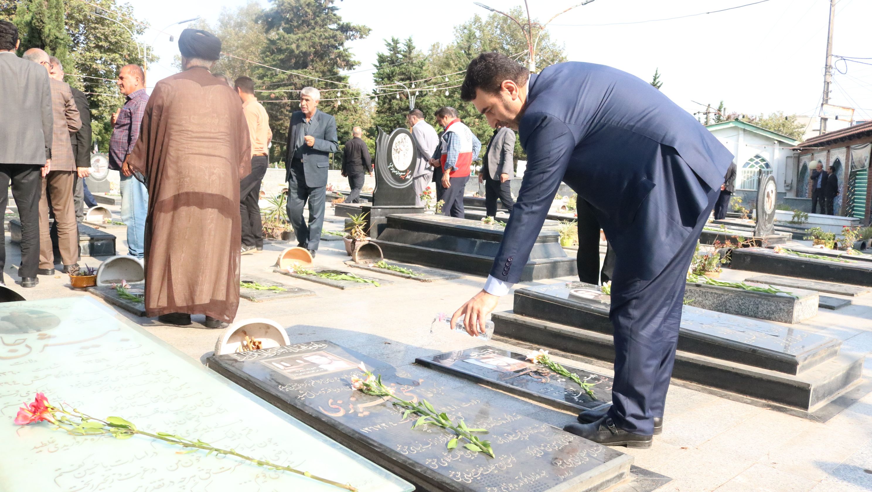 حضور رییس دانشگاه به مناسبت سالروز شهادت شهیدان رجائی و باهنر و آغاز هفته دولت در شهرستان آمل و ادای احترام به مقام شامخ شهیدان