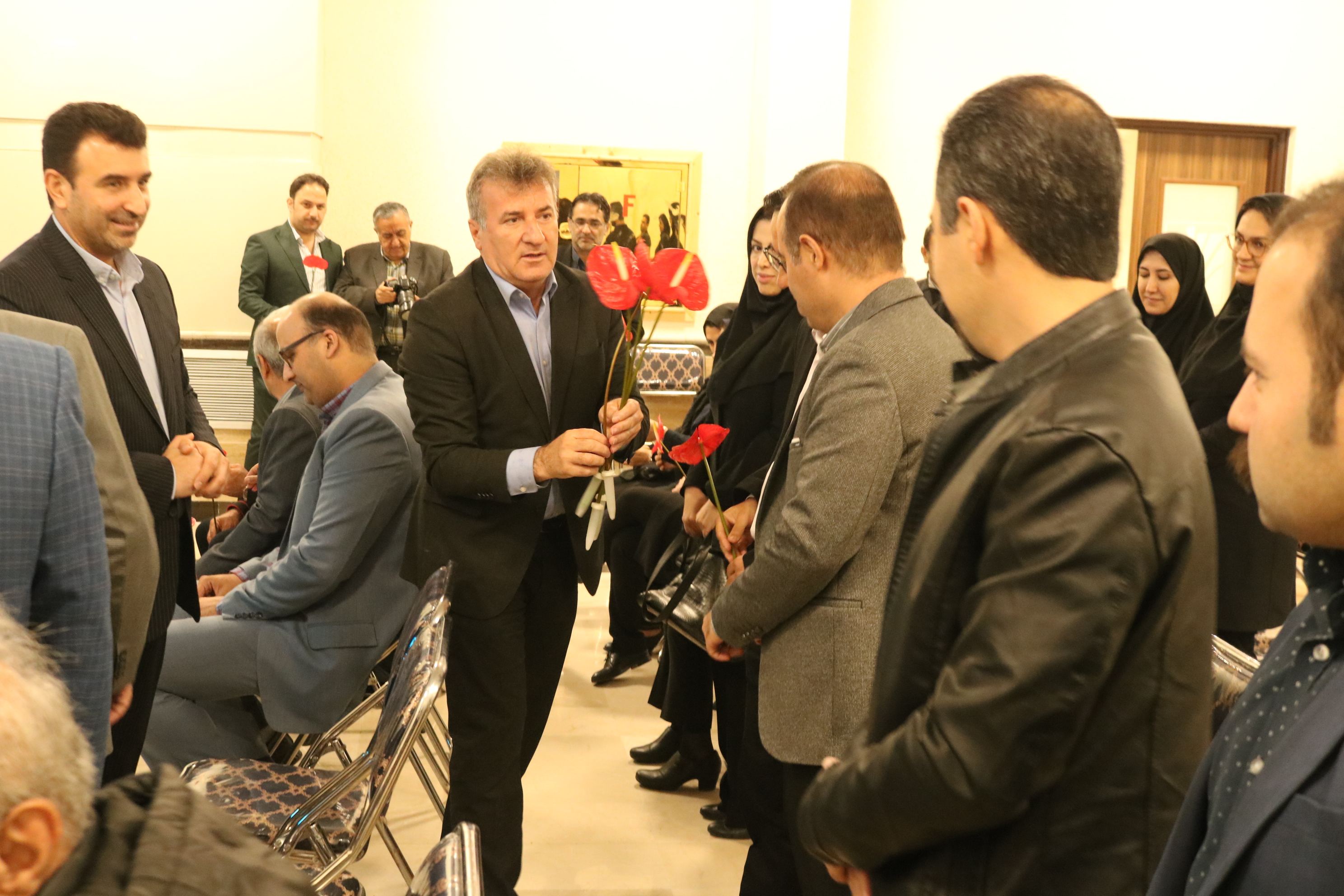 سخنرانی دکتر امیر خاکی رییس دانشکده دامپزشکی دانشگاه تخصصی فناوری های نوین آمل به مناسب روز ملی دامپزشکی