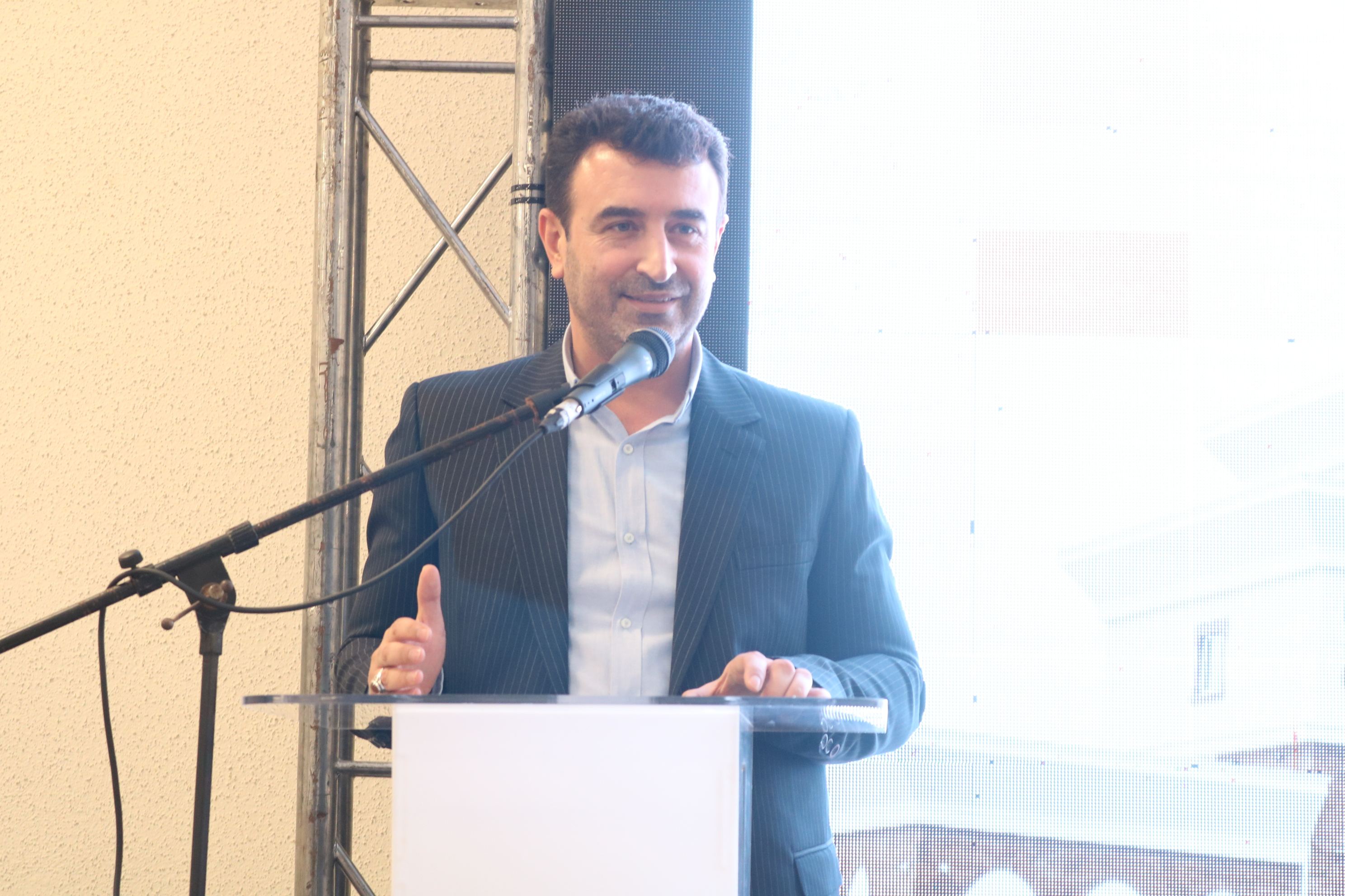 سخنرانی دکتر امیر خاکی رییس دانشکده دامپزشکی دانشگاه تخصصی فناوری های نوین آمل به مناسب روز ملی دامپزشکی