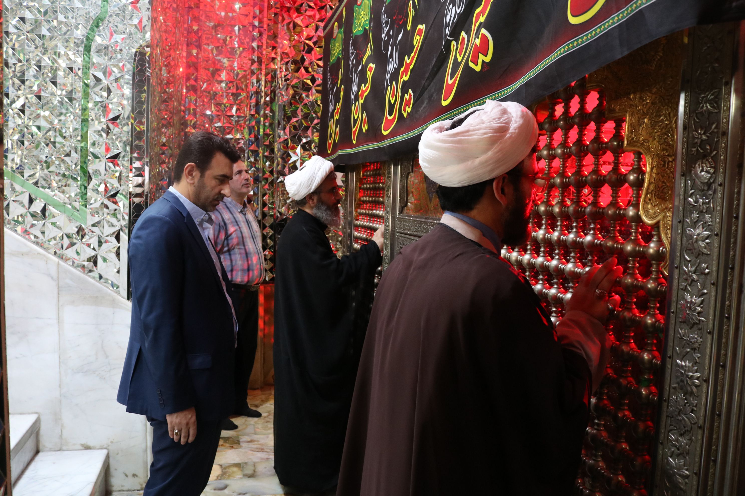 حضور رییس دانشگاه به مناسبت سالروز شهادت شهیدان رجائی و باهنر و آغاز هفته دولت در شهرستان آمل و ادای احترام به مقام شامخ شهیدان