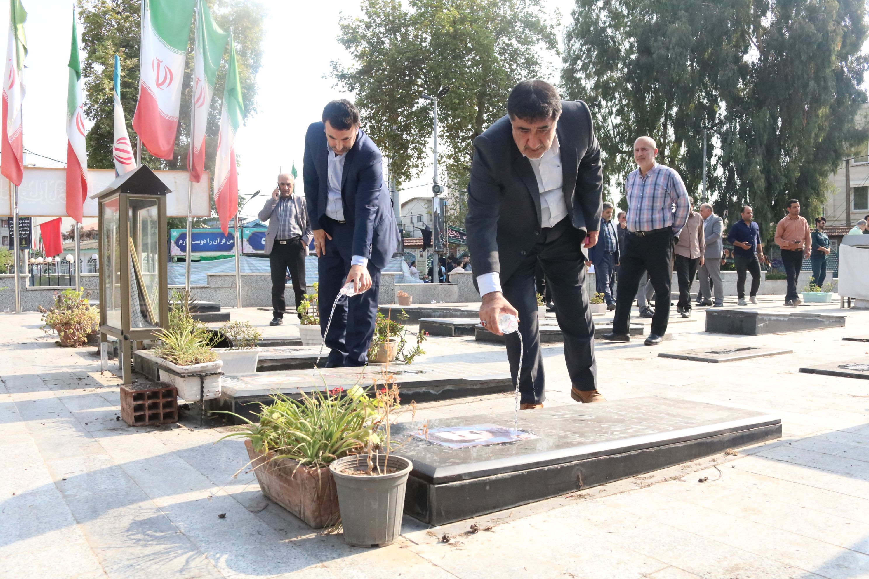 حضور رییس دانشگاه به مناسبت سالروز شهادت شهیدان رجائی و باهنر و آغاز هفته دولت در شهرستان آمل و ادای احترام به مقام شامخ شهیدان