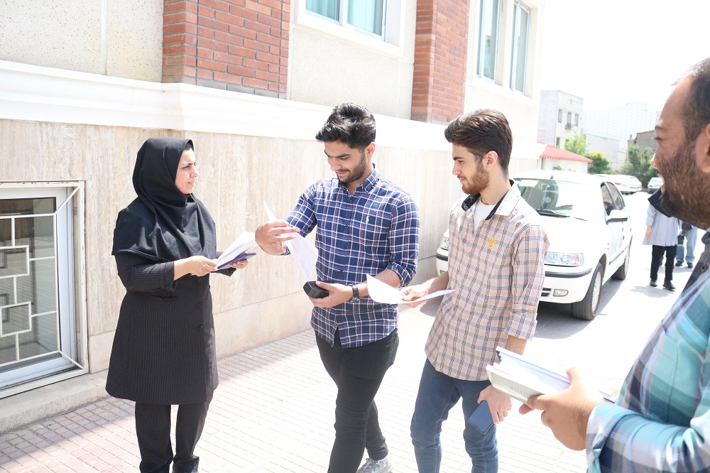 توزیع بروشور به مناسبت روز جهانی مبارزه با مواد مخدر