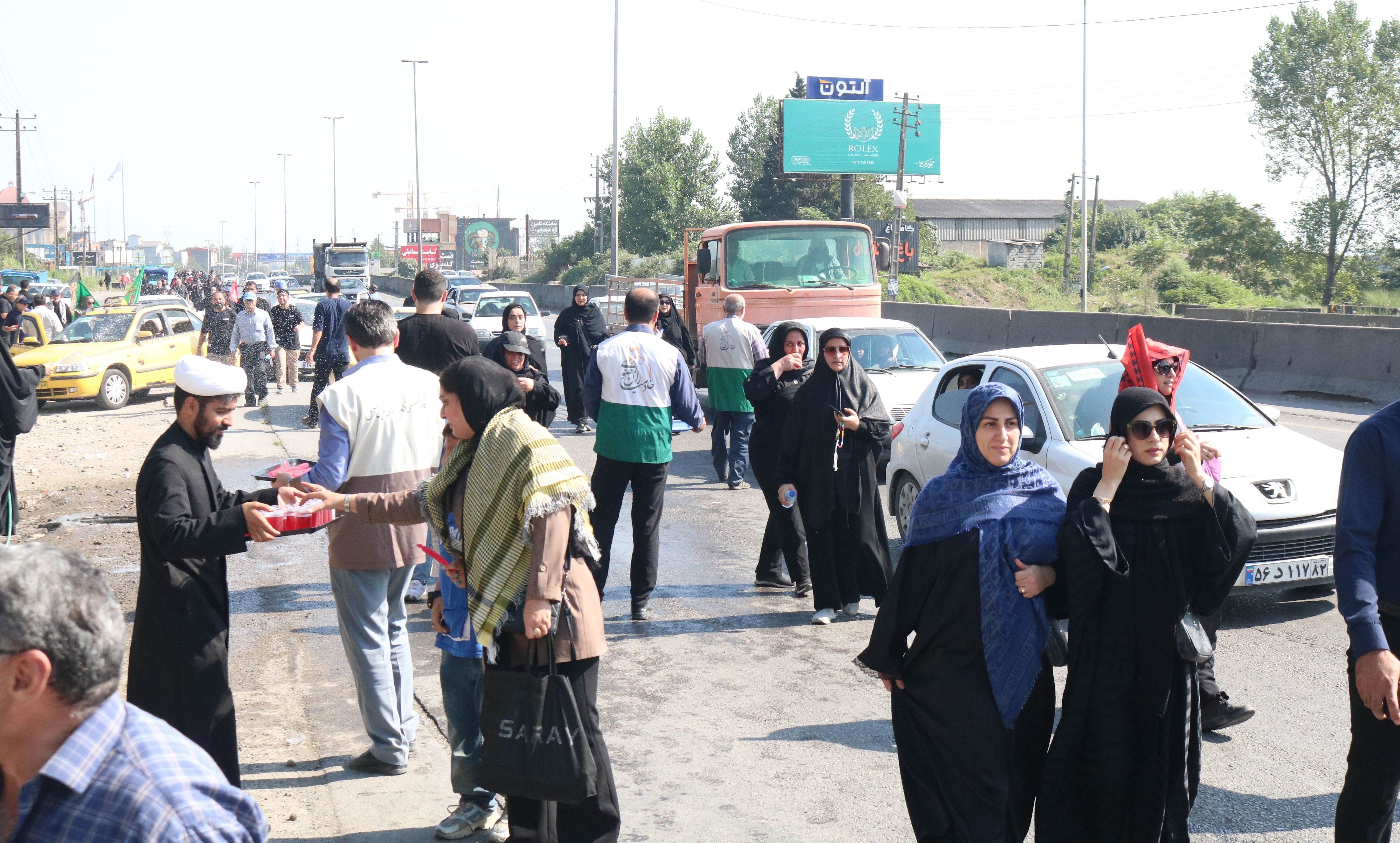 همگام با جاماندگان اربعین؛ دانشگاه تخصصی فناوری های نوین آمل در مسیر خدمت به زائران حسینی