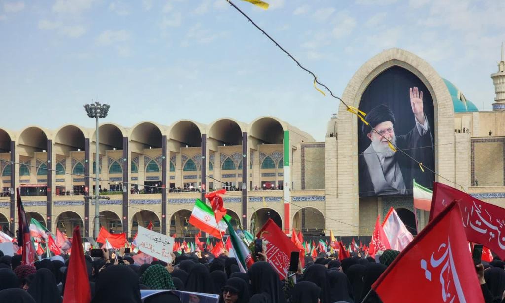 حضور پرشور دانشگاهیان دانشگاه تخصصی فناوری های نوین آمل در آیین وداع و تشییع پیکر مطهر قائد شهید امت
