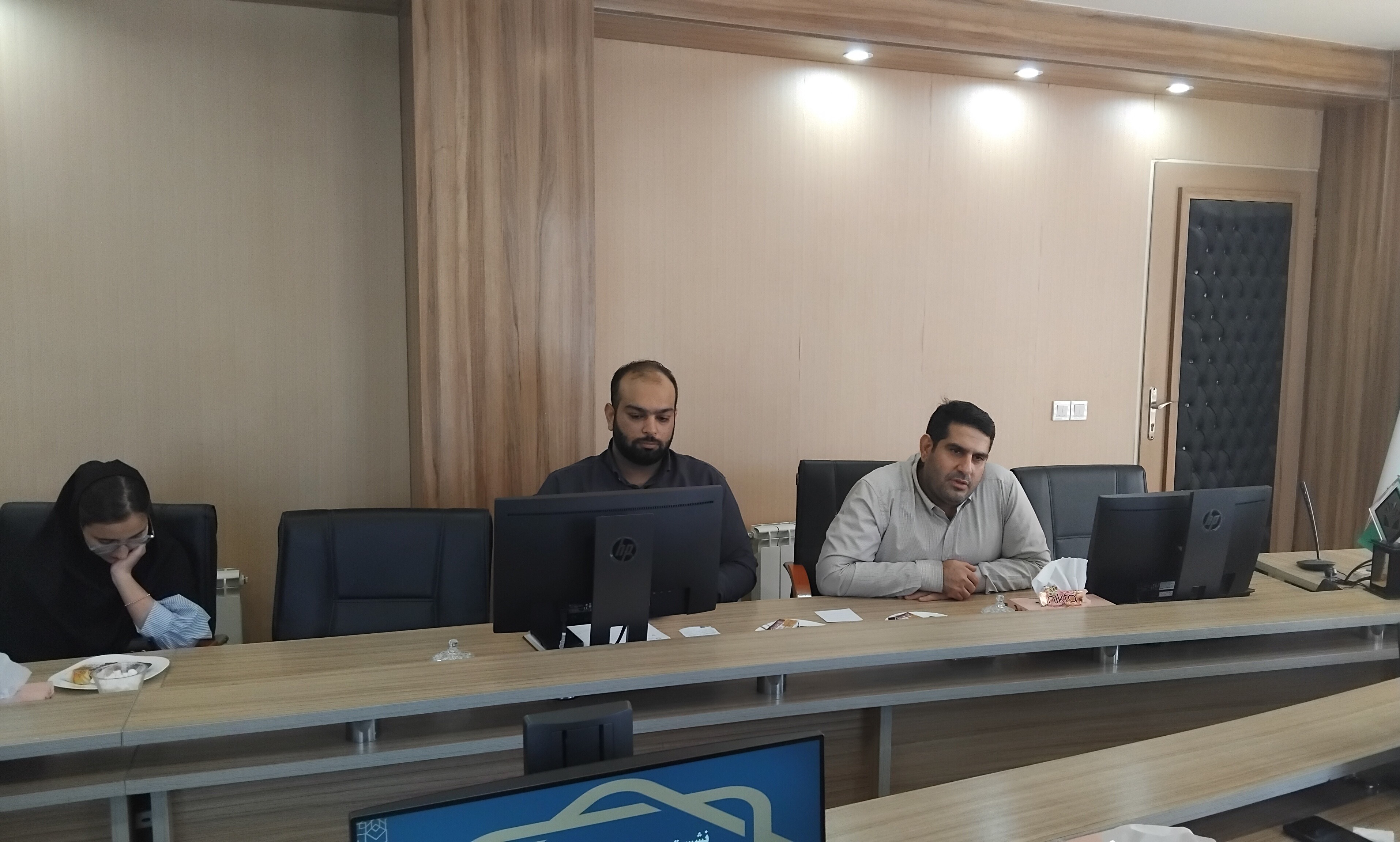 نشست هم اندیشی نمایندگان دانشجویان دانشکده مهندسی فناوری های نوین با ریاست دانشکده 