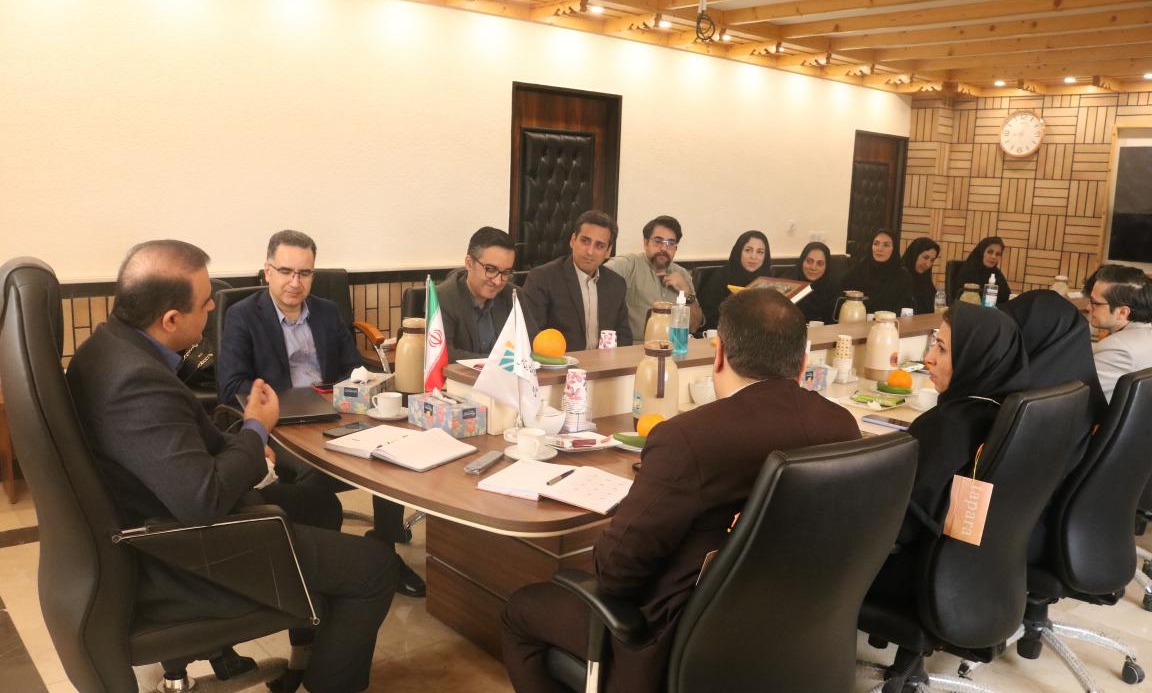 نشست صمیمانه هیأت رئیسه دانشگاه با اعضای هیأت علمی دانشکده دامپزشکی