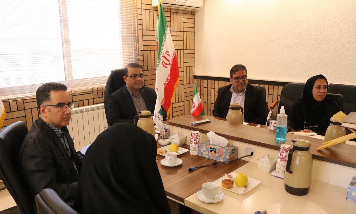 نشست صمیمانه هیأت رئیسه دانشگاه با اعضای هیأت علمی دانشکده زیست فناوری