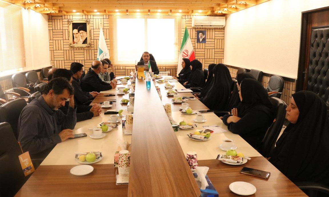 نشست صمیمی هیأت رئیسه با کارمندان حوزه فرهنگی و دانشجویی
