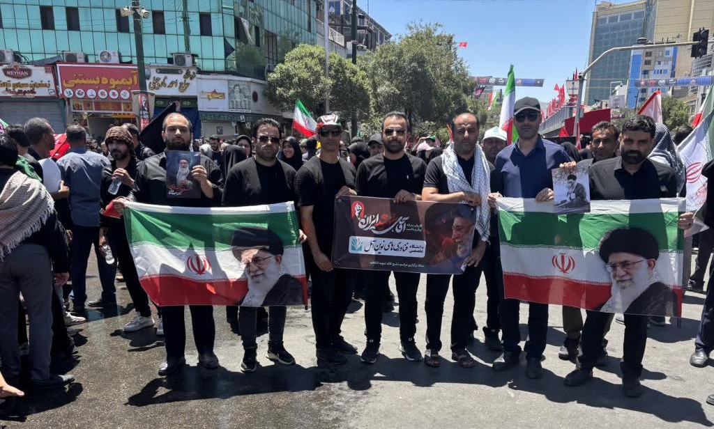 حضور پرشور دانشگاهیان دانشگاه تخصصی فناوری های نوین آمل در آیین وداع و تشییع پیکر مطهر قائد شهید امت