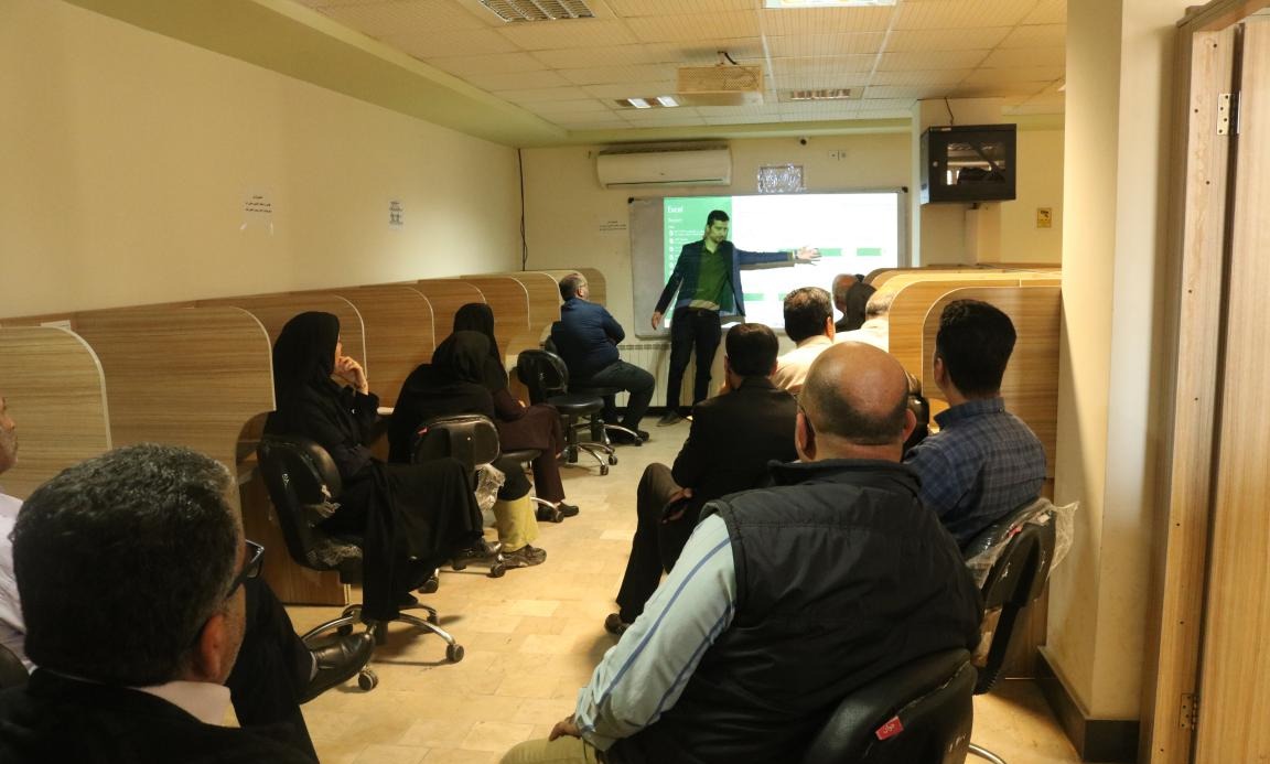 کارگاه آموزش Excel ویژه کارمندان دانشگاه