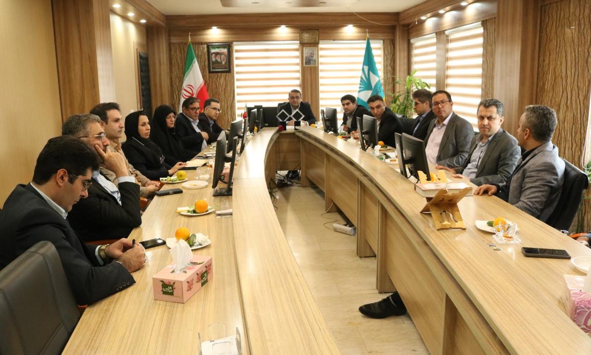  نشست صمیمانه هیأت رئیسه دانشگاه با اعضای هیأت علمی دانشکده مهندسی فناوری های نوین