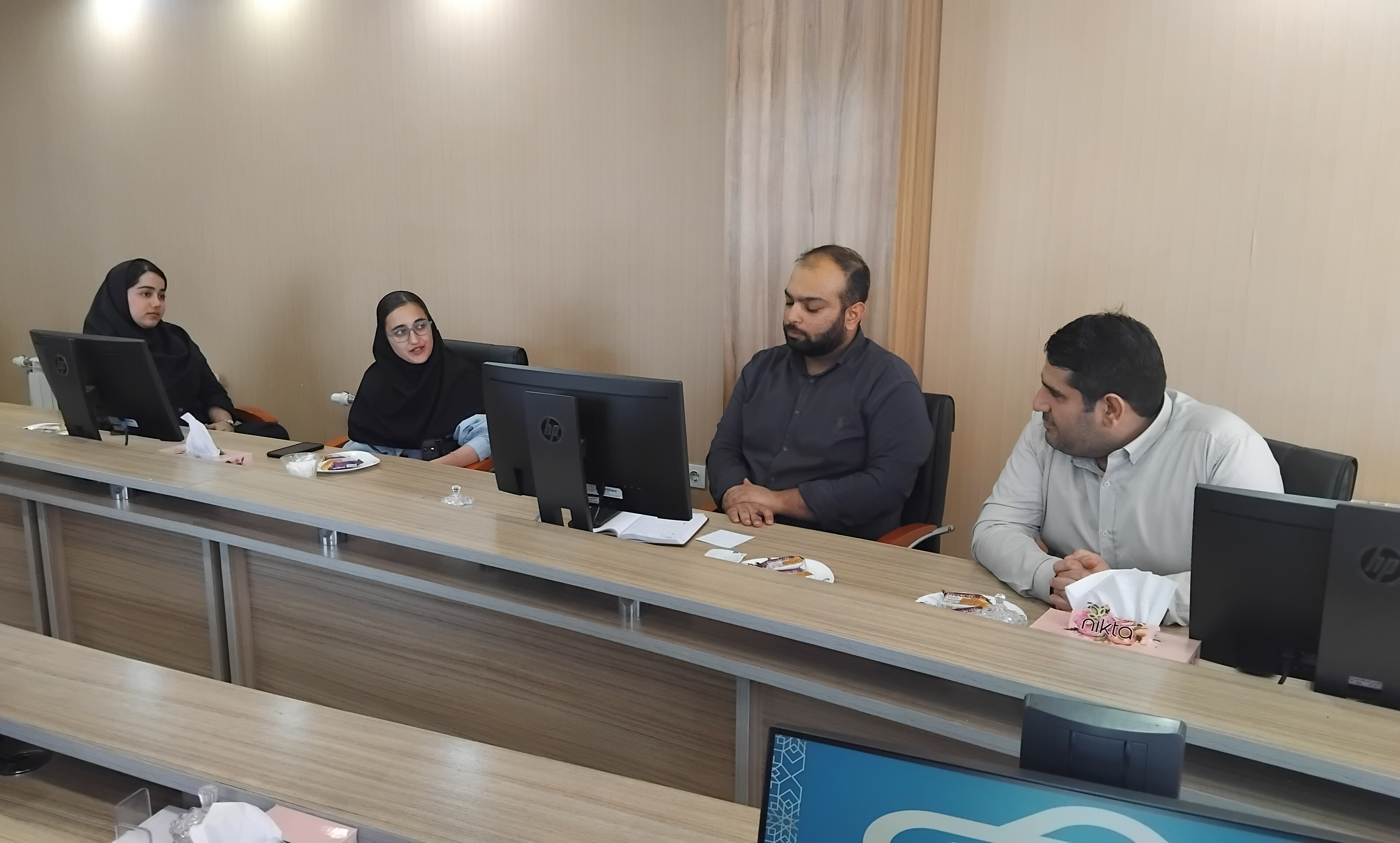 نشست هم اندیشی نمایندگان دانشجویان دانشکده مهندسی فناوری های نوین با ریاست دانشکده 