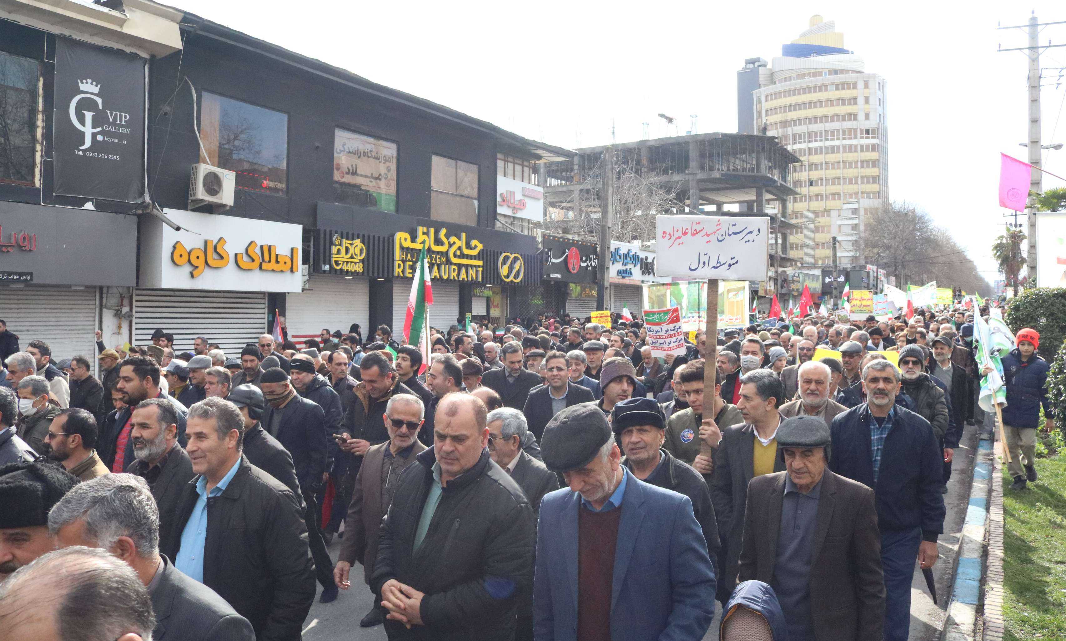 حضور دانشگاهیان دانشگاه تخصصی فناوری های نوین آمل در راهپیمایی یوم الله 22 بهمن