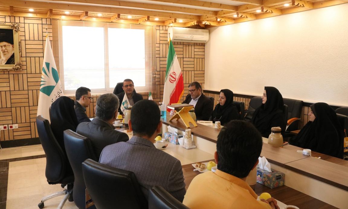 نشست صمیمانه هیأت رئیسه دانشگاه با اعضای هیأت علمی دانشکده زیست فناوری