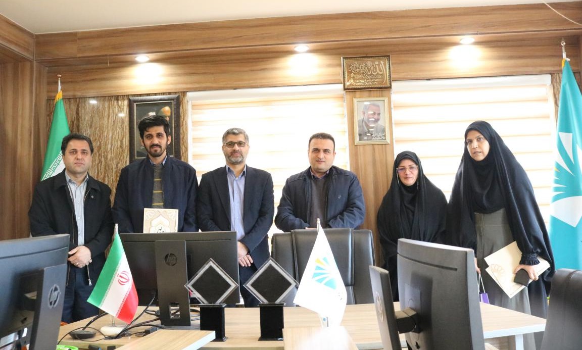 تقدیر از جوان ترین اعضای دانشگاه به مناسبت ولادت حضرت علی اکبر(ع)