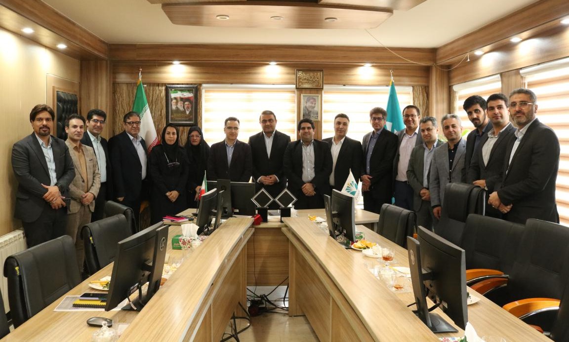  نشست صمیمانه هیأت رئیسه دانشگاه با اعضای هیأت علمی دانشکده مهندسی فناوری های نوین