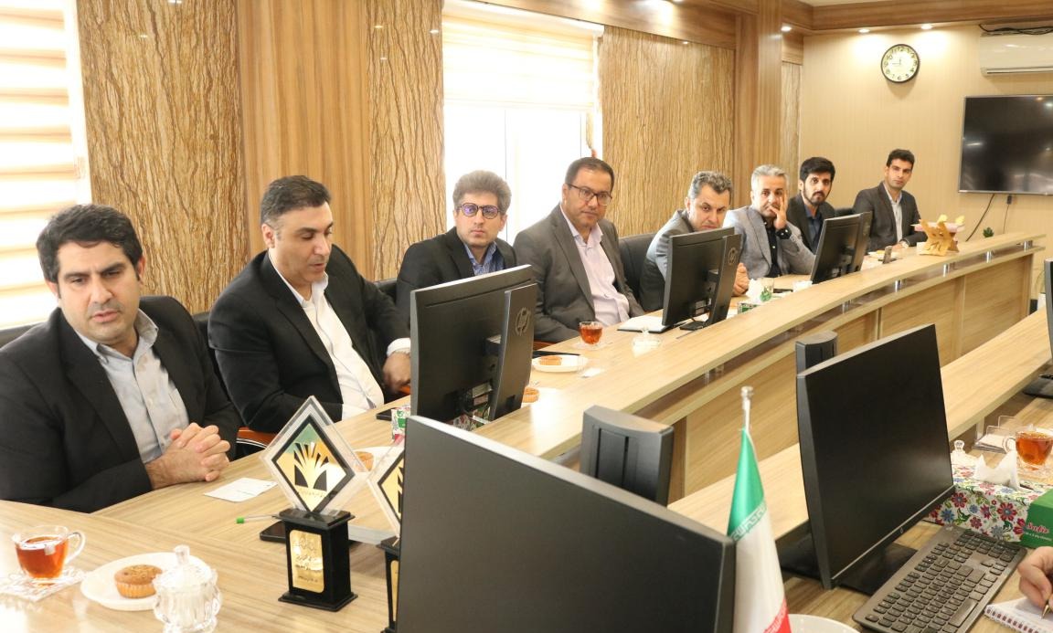  نشست صمیمانه هیأت رئیسه دانشگاه با اعضای هیأت علمی دانشکده مهندسی فناوری های نوین