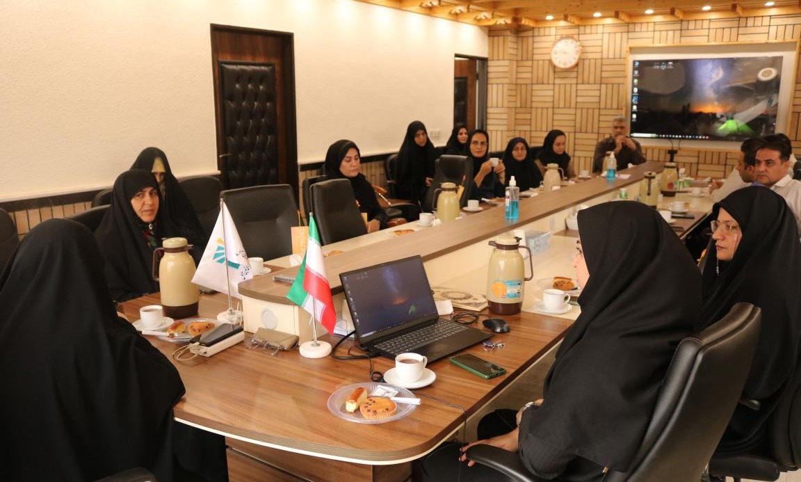 نشست هم اندیشی استادان و نخبگان به مناسبت هفته دفاع مقدس برگزار شد / دفاع مقدس؛ فرهنگ ایثار، مقاومت و مسئولیت اجتماعی