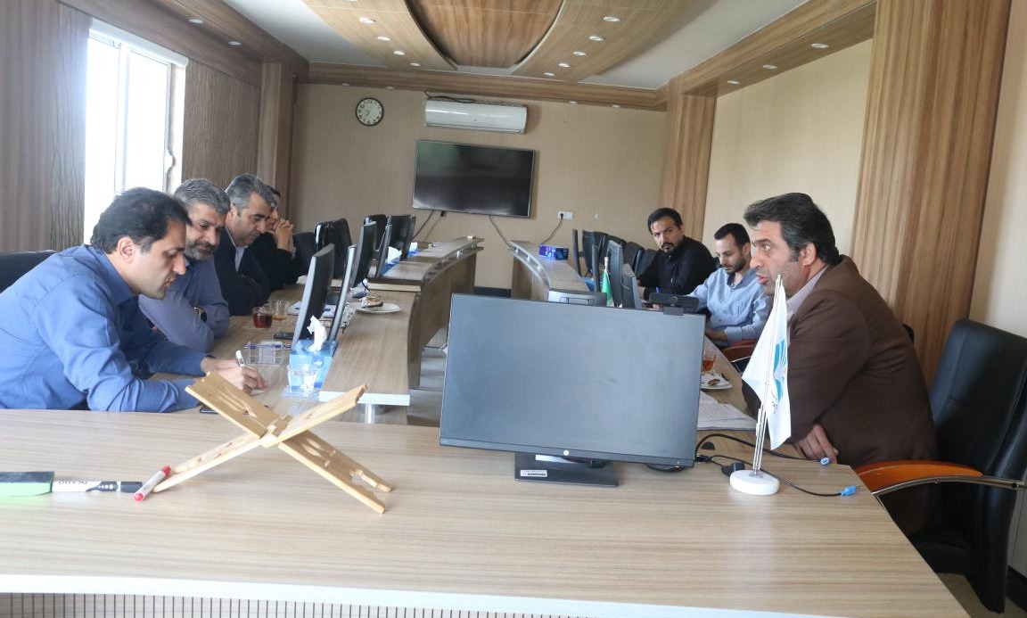 نشست هم اندیشی اعضای هیئت علمی دانشکده گیاهان دارویی با سرپرست دانشگاه