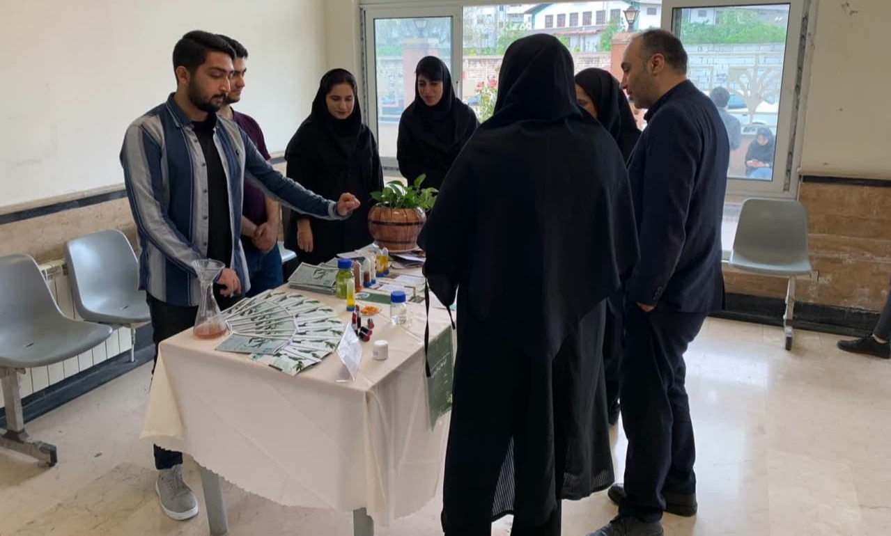 The Establishment of an Exhibition of Products and Achievements of the Scientific Association of the Faculty of Medicinal Plants