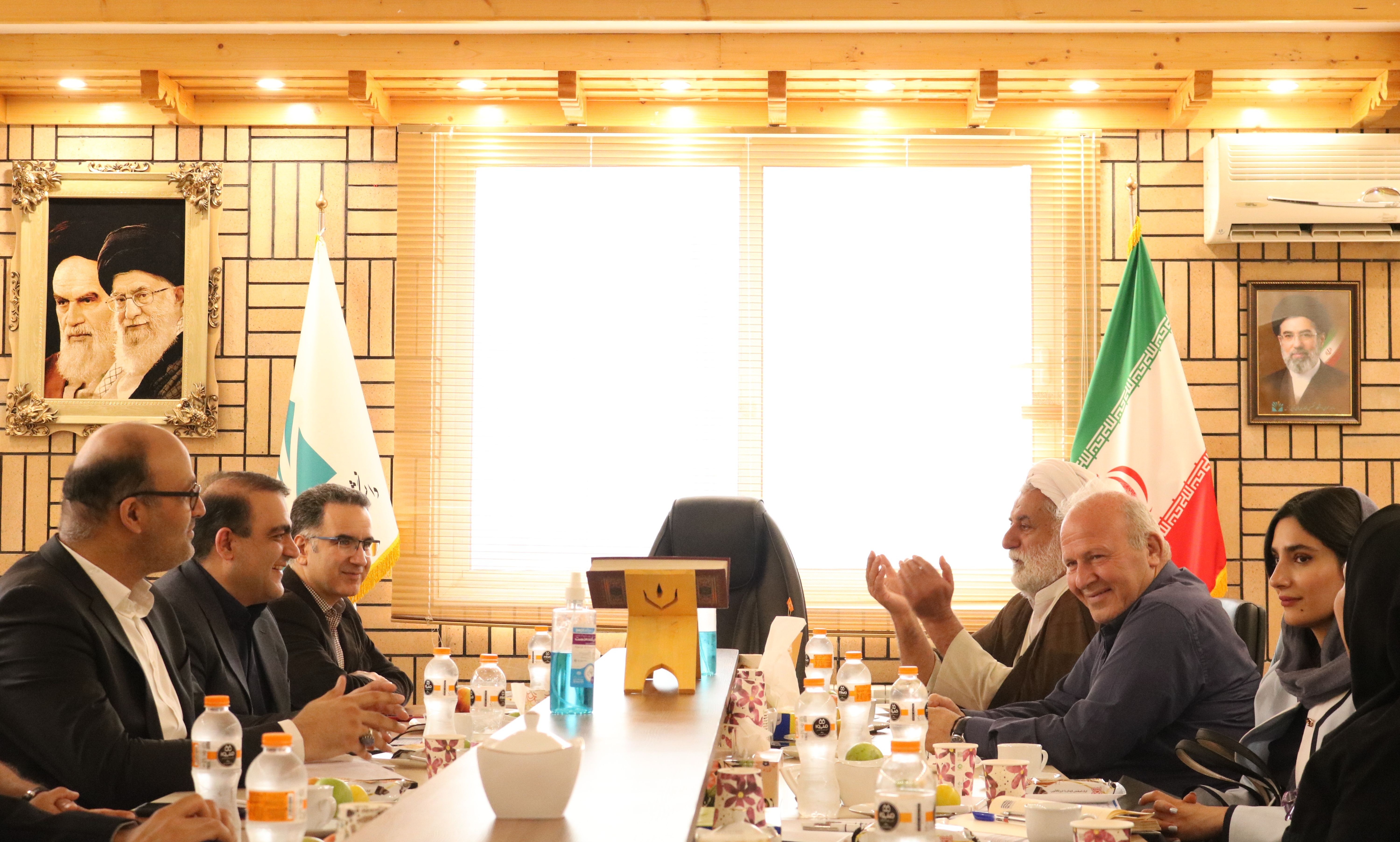 نشست توسعه همکاری های دانشگاه تخصصی فناوری های نوین آمل با خیرین و کارآفرینان