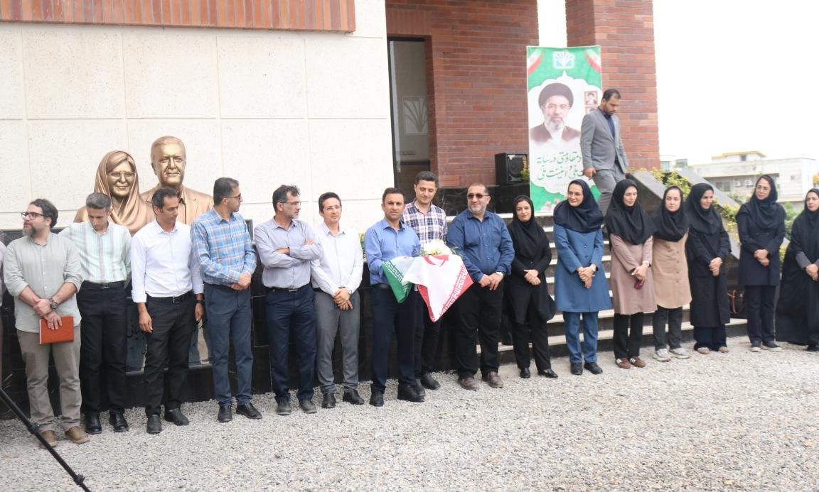 آیین پرچم همزمان با دانشگاه های سراسر کشور در دانشگاه تخصصی فناوری های نوین آمل برگزار شد / پرچم ایران؛ نماد هویت، استقلال و وحدت ملی