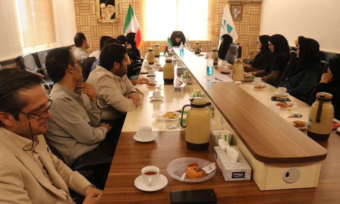 نشست هم اندیشی استادان و نخبگان به مناسبت هفته دفاع مقدس برگزار شد / دفاع مقدس؛ فرهنگ ایثار، مقاومت و مسئولیت اجتماعی