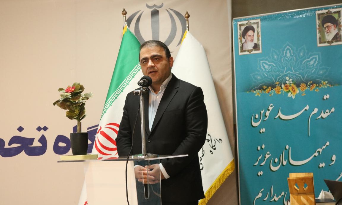 مراسم گرامیداشت روز معلم و مقام استاد در دانشگاه تخصصی فناوری های نوین آمل