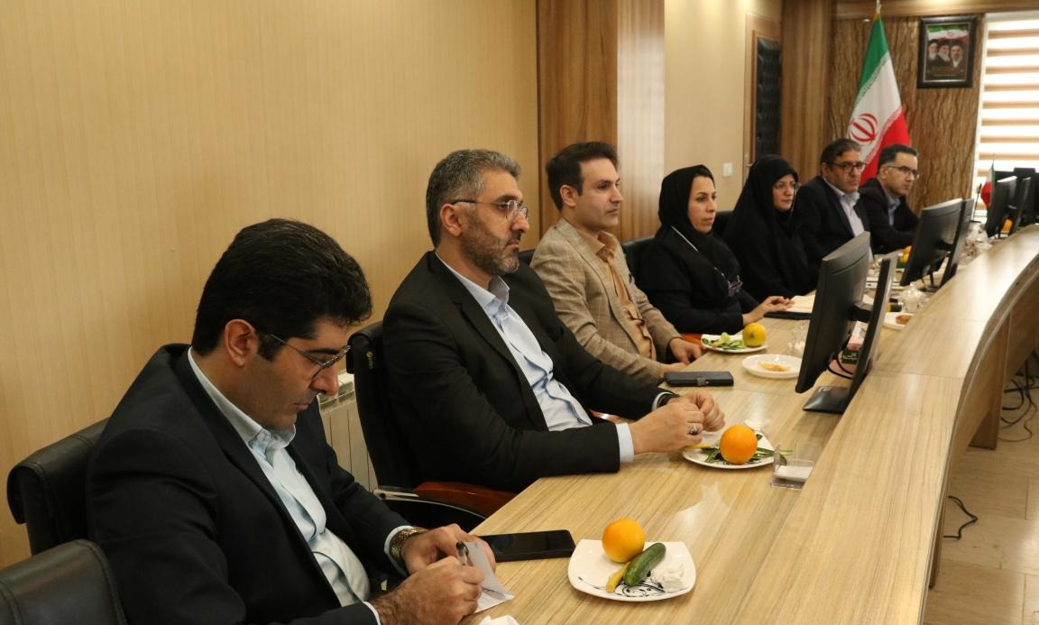  نشست صمیمانه هیأت رئیسه دانشگاه با اعضای هیأت علمی دانشکده مهندسی فناوری های نوین
