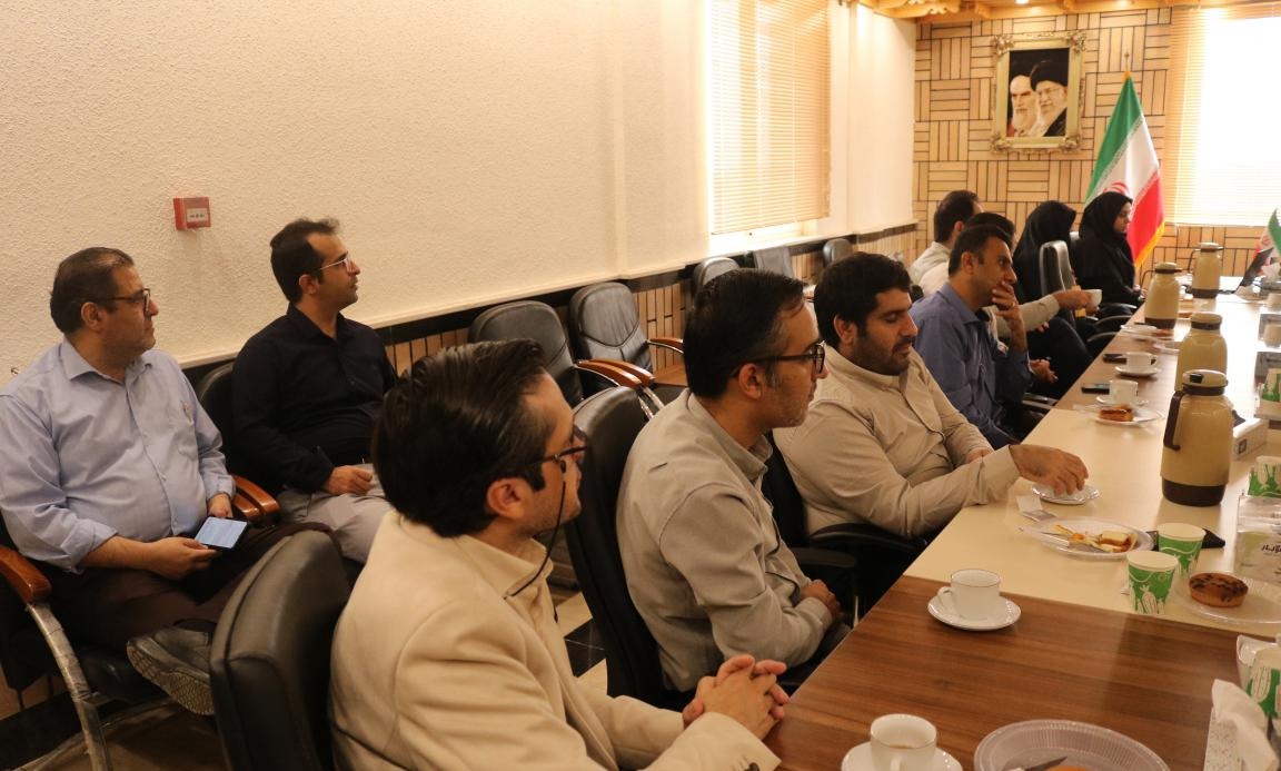 نشست هم اندیشی استادان و نخبگان به مناسبت هفته دفاع مقدس برگزار شد / دفاع مقدس؛ فرهنگ ایثار، مقاومت و مسئولیت اجتماعی