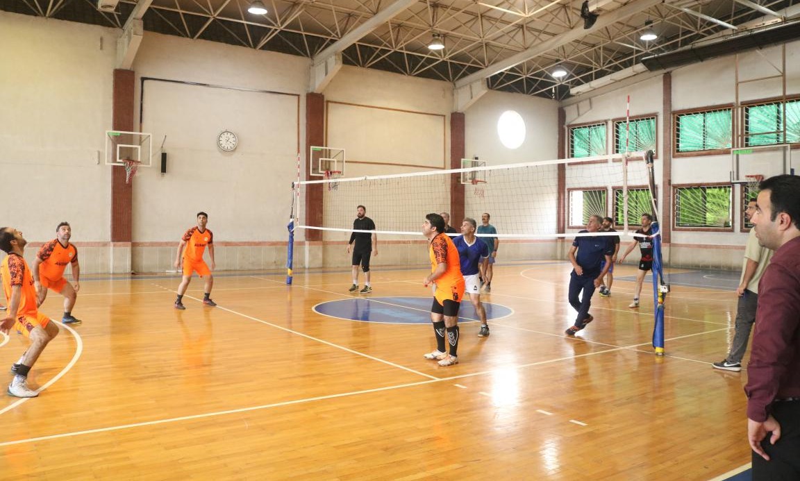 دیدار دوستانه والیبال کارکنان دانشگاه تخصصی فناوری های نوین با کارکنان دانشگاه شمال به مناسبت هفته تربیت بدنی