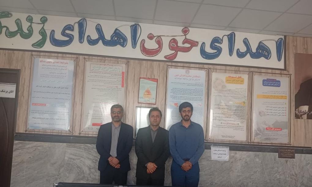 اهدای خون سرپرست و هیئت رئیسه دانشگاه در بحبوحه جنگ رمضان 