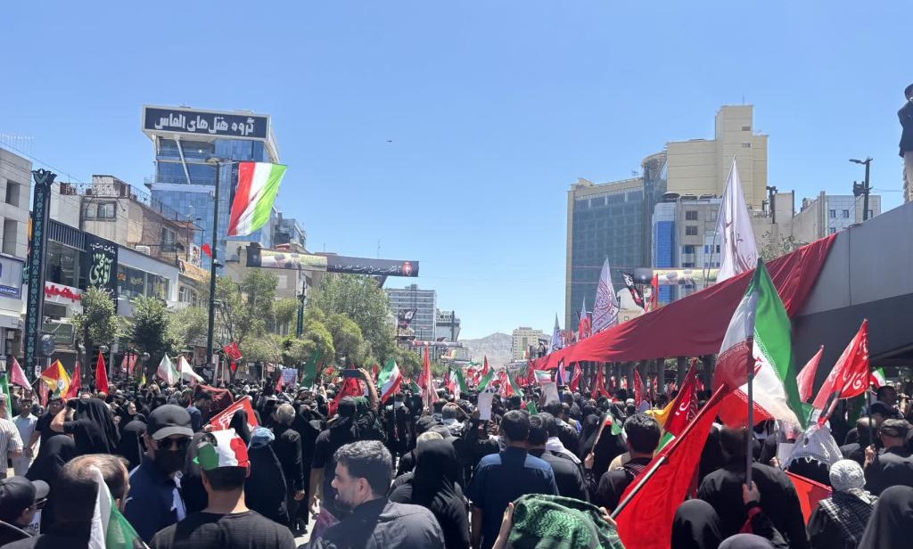 حضور پرشور دانشگاهیان دانشگاه تخصصی فناوری های نوین آمل در آیین وداع و تشییع پیکر مطهر قائد شهید امت