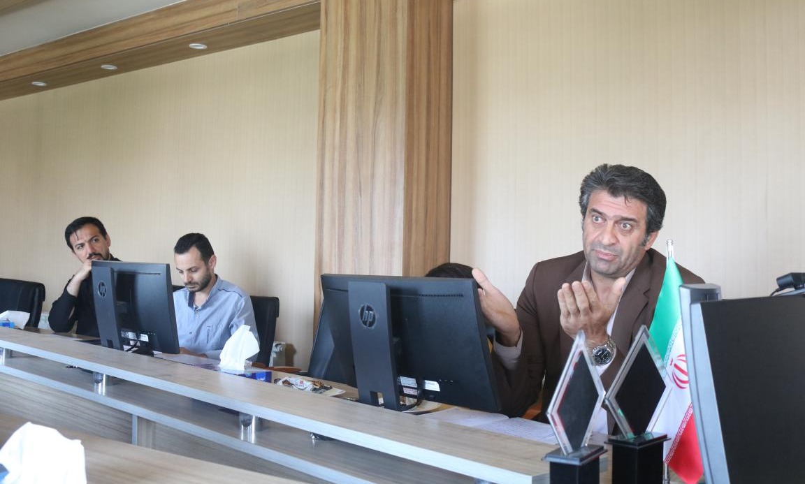 نشست هم اندیشی اعضای هیئت علمی دانشکده گیاهان دارویی با سرپرست دانشگاه