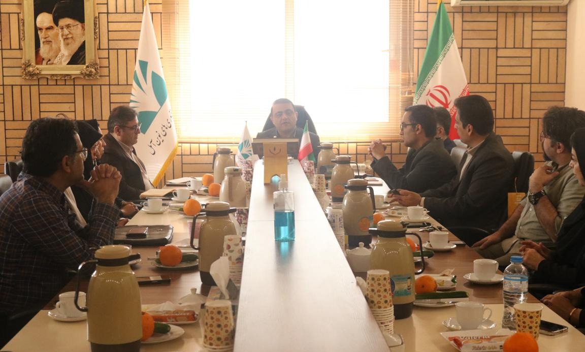 نشست صمیمانه هیأت رئیسه دانشگاه با اعضای هیأت علمی دانشکده دامپزشکی