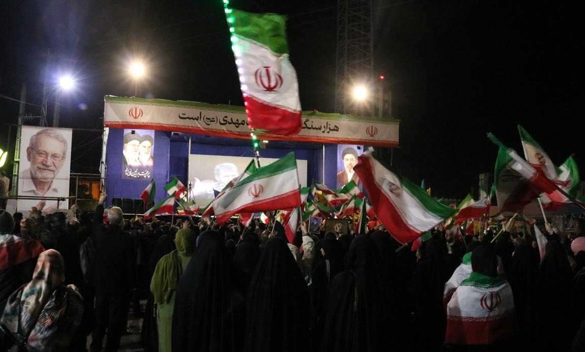 برپایی موکب دانشگاه به مناسبت دهه کرامت و روز دختر در میدان 17 شهریور آمل