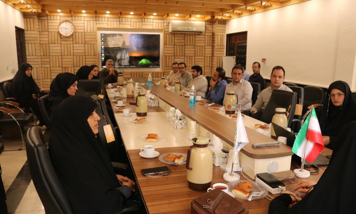 نشست هم اندیشی استادان و نخبگان به مناسبت هفته دفاع مقدس برگزار شد / دفاع مقدس؛ فرهنگ ایثار، مقاومت و مسئولیت اجتماعی