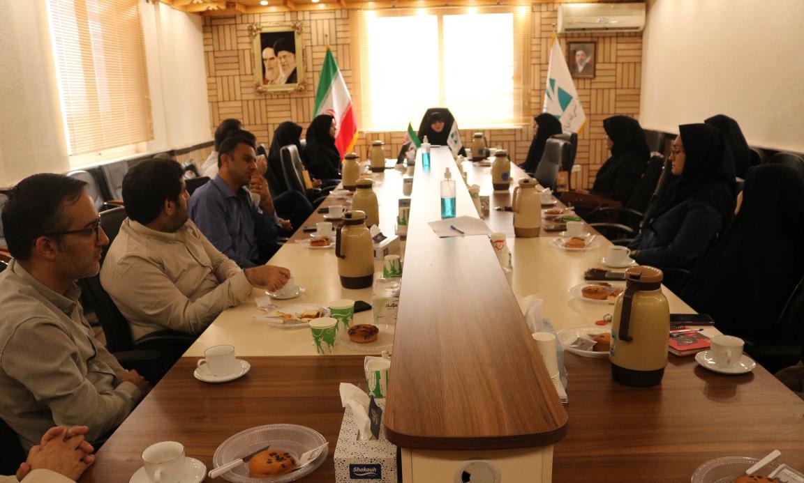 نشست هم اندیشی استادان و نخبگان به مناسبت هفته دفاع مقدس برگزار شد / دفاع مقدس؛ فرهنگ ایثار، مقاومت و مسئولیت اجتماعی