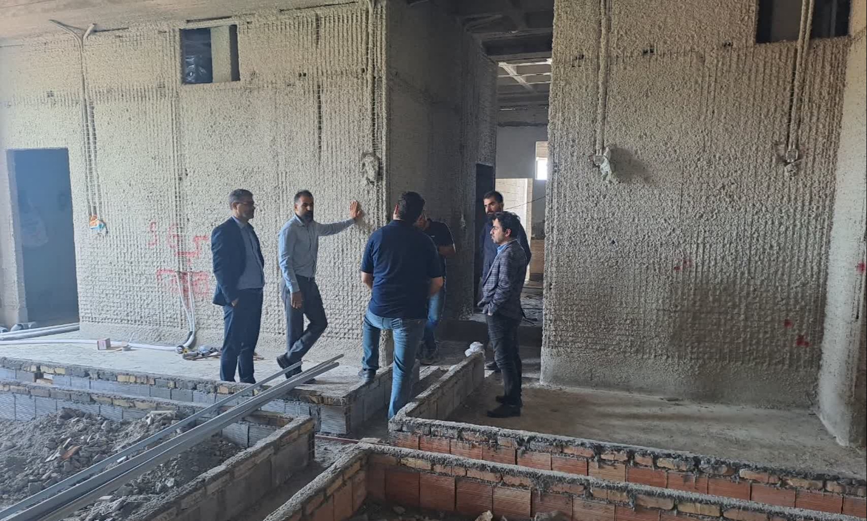 بازدید دکتر اندی معاون توسعه مدیریت و منابع از پروژه در حال ساخت ساختمان رفاهی دانشجویی
