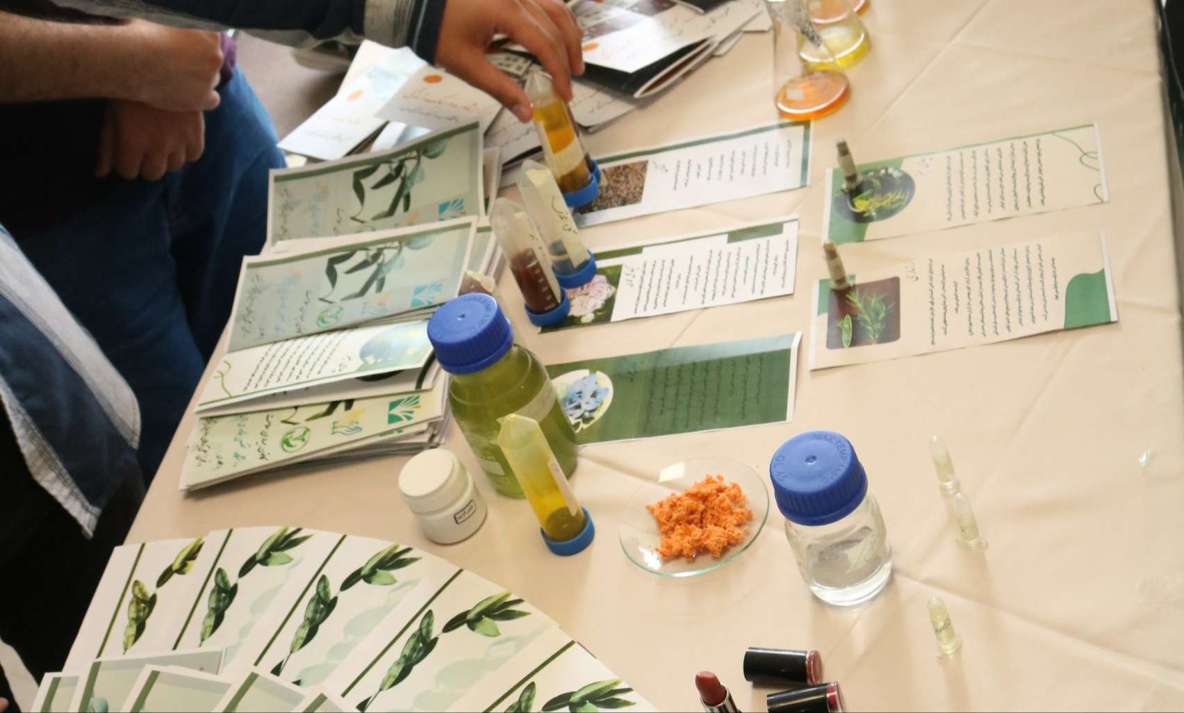 The Establishment of an Exhibition of Products and Achievements of the Scientific Association of the Faculty of Medicinal Plants