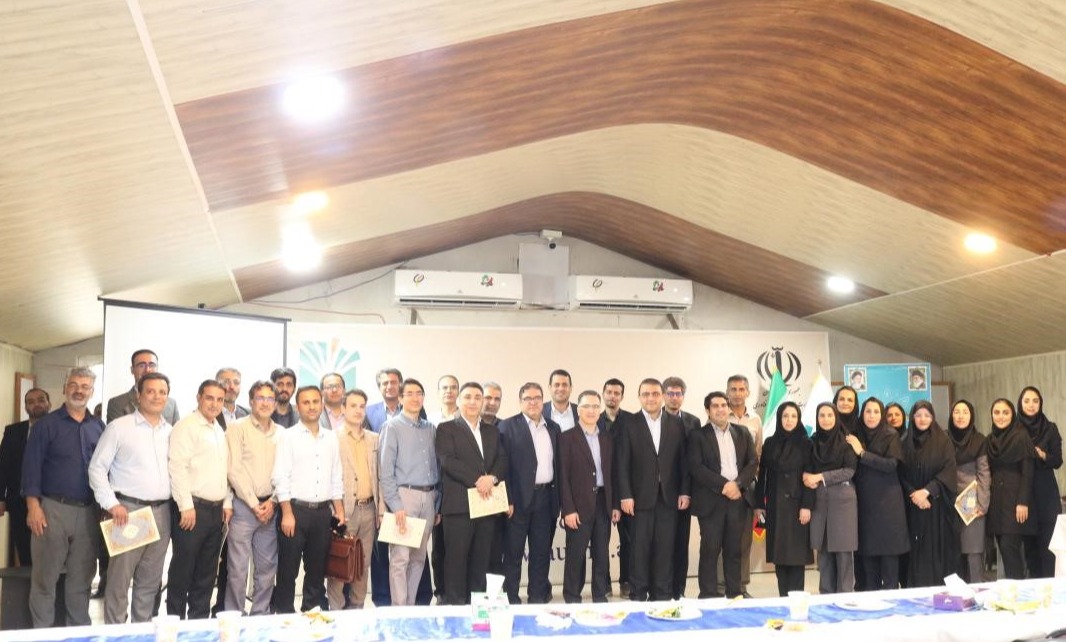مراسم گرامیداشت روز معلم و مقام استاد در دانشگاه تخصصی فناوری های نوین آمل