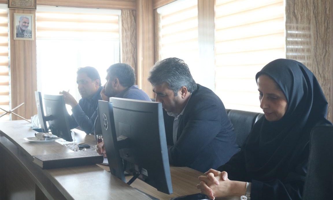نشست هم اندیشی اعضای هیئت علمی دانشکده گیاهان دارویی با سرپرست دانشگاه