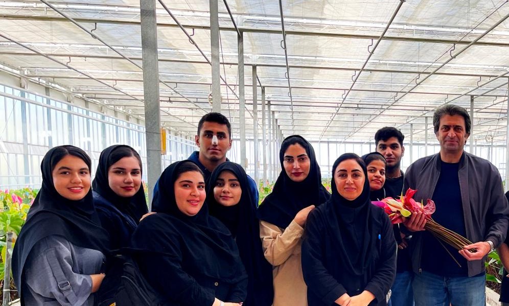 بازدید دانشجویان رشته گیاهان دارویی دانشگاه تخصصی فناوری های نوین آمل از گلخانه پرورش آنتریوم رویش