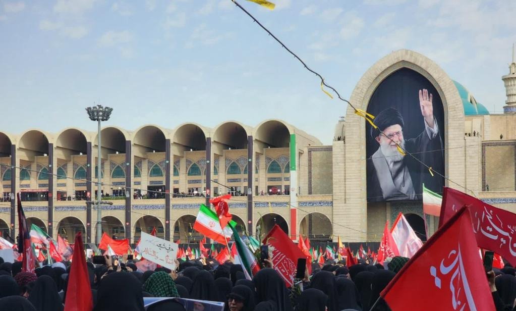 حضور پرشور دانشگاهیان دانشگاه تخصصی فناوری های نوین آمل در آیین وداع و تشییع پیکر مطهر قائد شهید امت