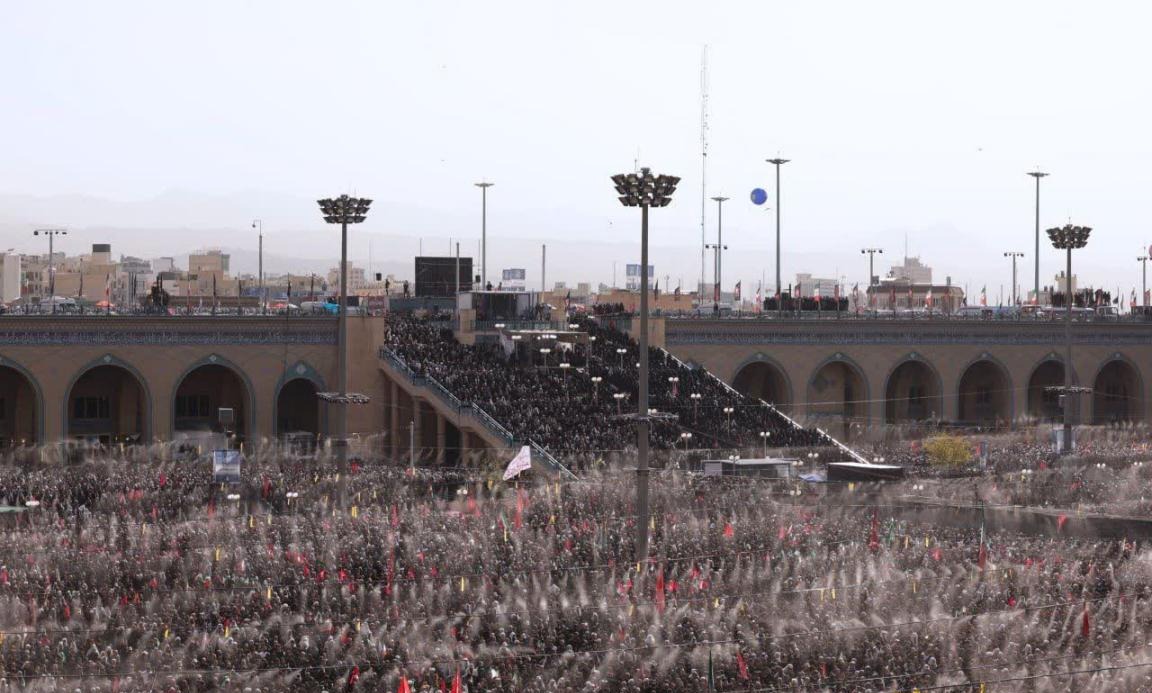 حضور پرشور دانشگاهیان دانشگاه تخصصی فناوری های نوین آمل در آیین وداع و تشییع پیکر مطهر قائد شهید امت
