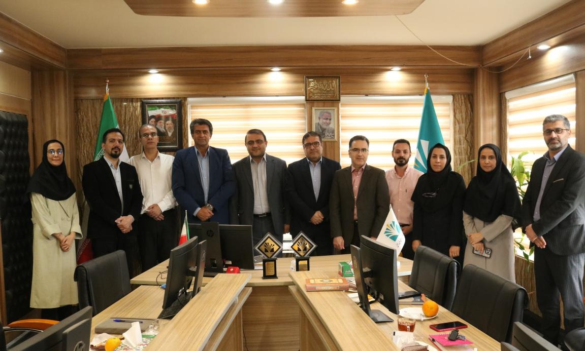  نشست صمیمانه هیأت رئیسه دانشگاه با اعضای هیأت علمی دانشکده گیاهان دارویی