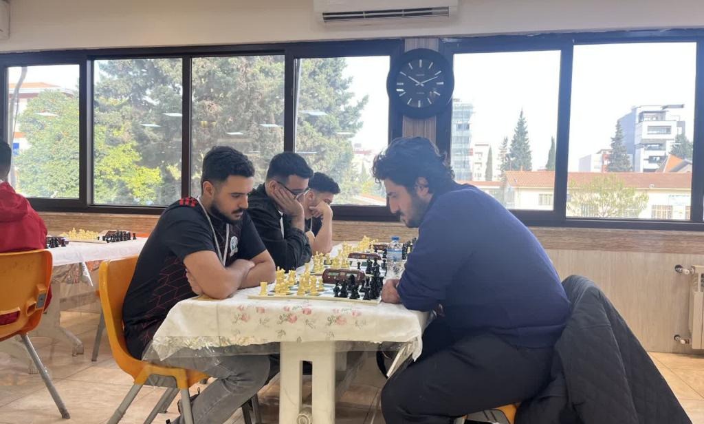 درخشش دانشجوی دانشگاه تخصصی فناوری های نوین آمل در مسابقات شطرنج منطقه دو کشور