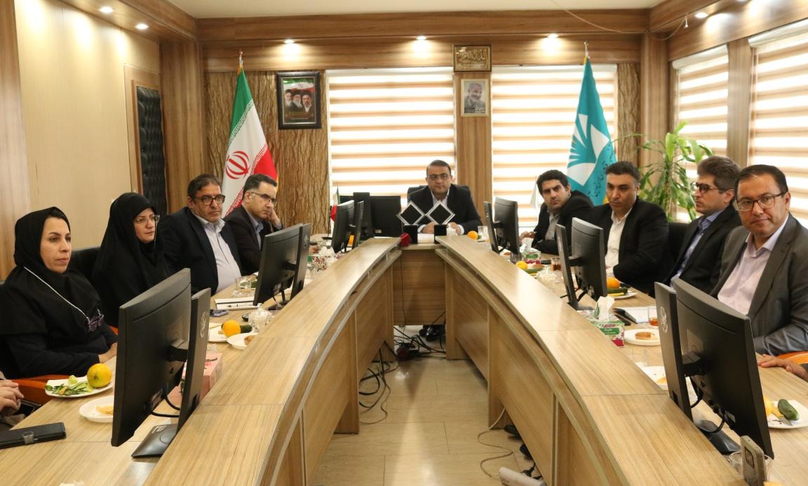  نشست صمیمانه هیأت رئیسه دانشگاه با اعضای هیأت علمی دانشکده مهندسی فناوری های نوین