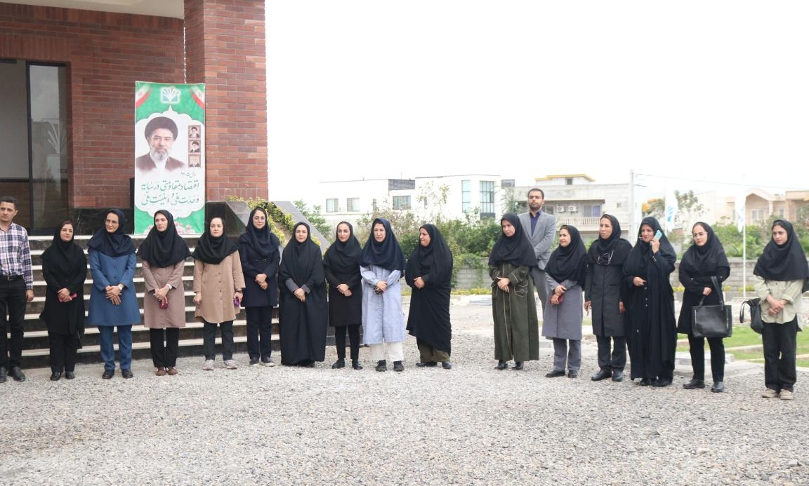 آیین پرچم همزمان با دانشگاه های سراسر کشور در دانشگاه تخصصی فناوری های نوین آمل برگزار شد / پرچم ایران؛ نماد هویت، استقلال و وحدت ملی