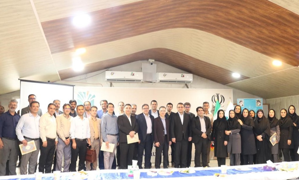 مراسم گرامیداشت روز معلم و مقام استاد در دانشگاه تخصصی فناوری های نوین آمل